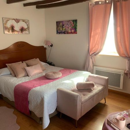 Auberge Du Cheval Blanc Beaumont-Pied-de-Boeuf  Exteriör bild